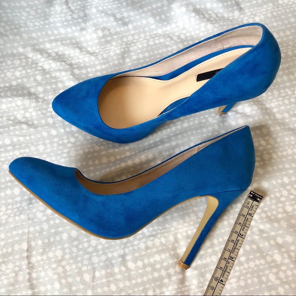 NWOT Blue Pointed Pumps